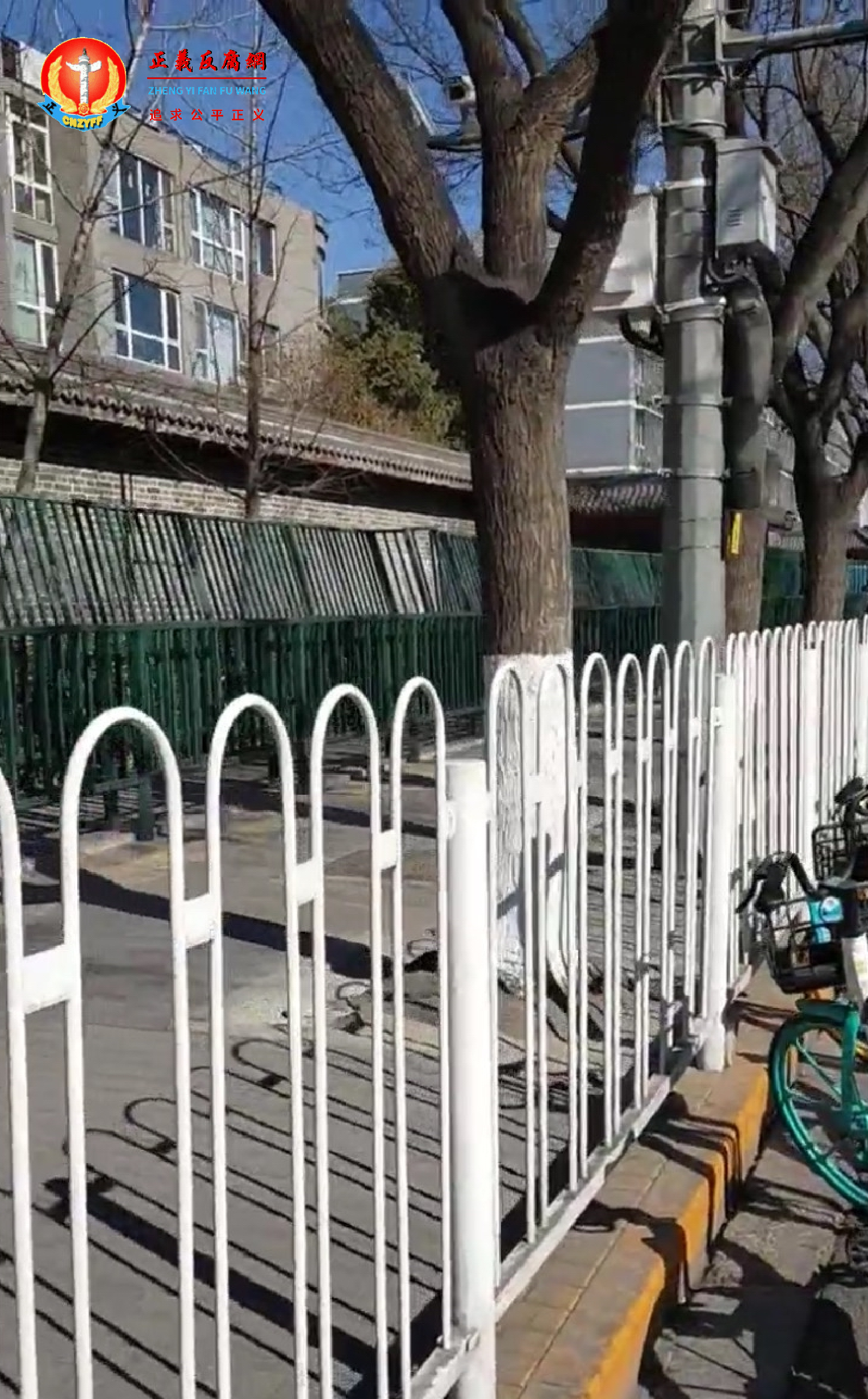 2021年2月22日，北京国家信访局前不见访民排队人潮。.png