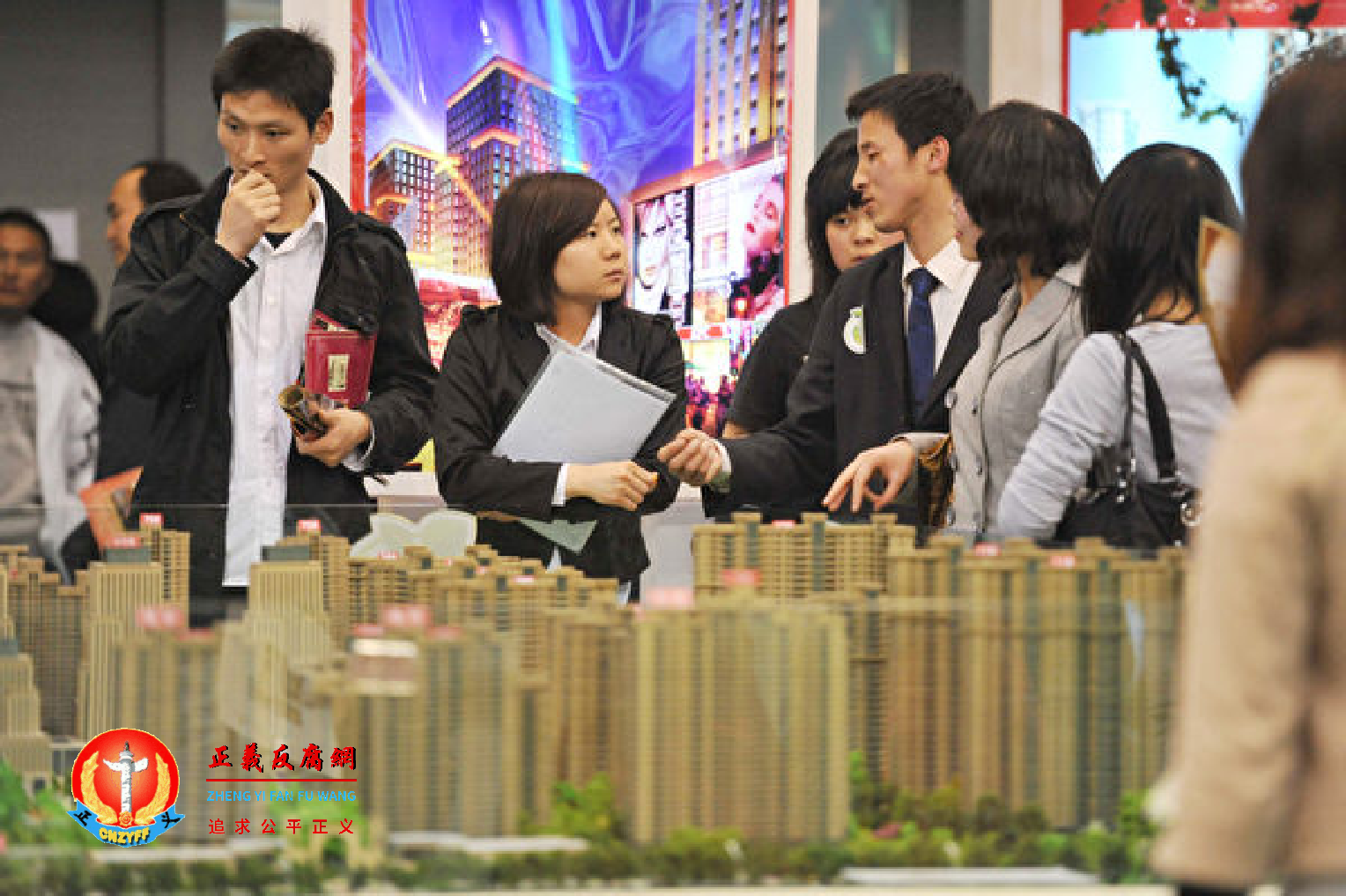楼市在今年前4个月呈现越调控越涨价的现实。.png